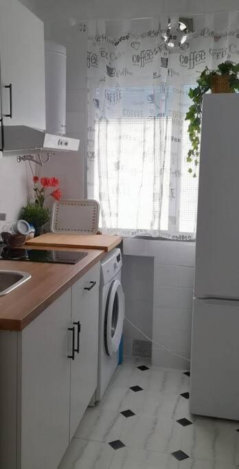 Cozy And Well Connected Apartment Séville Extérieur photo